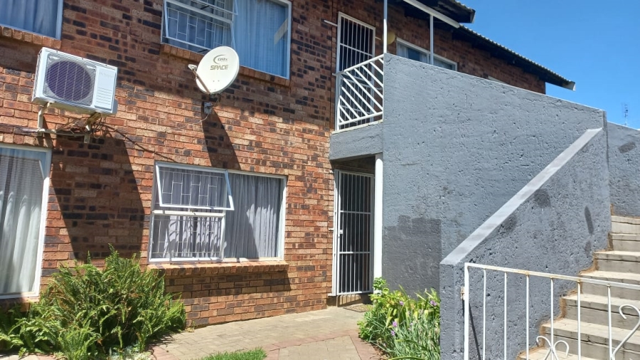 2 Bedroom Property for Sale in Pellissier Free State